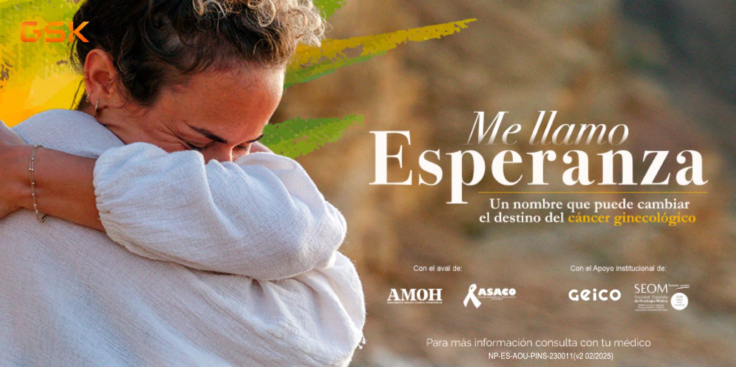 Fotografía de una mujer abrazándose así misma