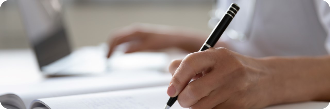 Paciente consultando recursos de interés sobre GEPA (Churg-Strauss)