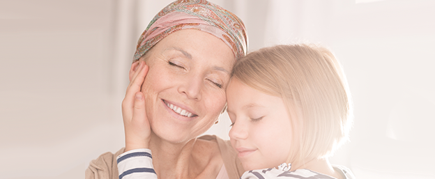 Abuela y nieta vacunadas en el ciclo de la vida